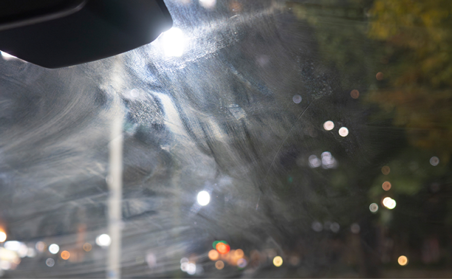 乱反射による不快なギラツキ