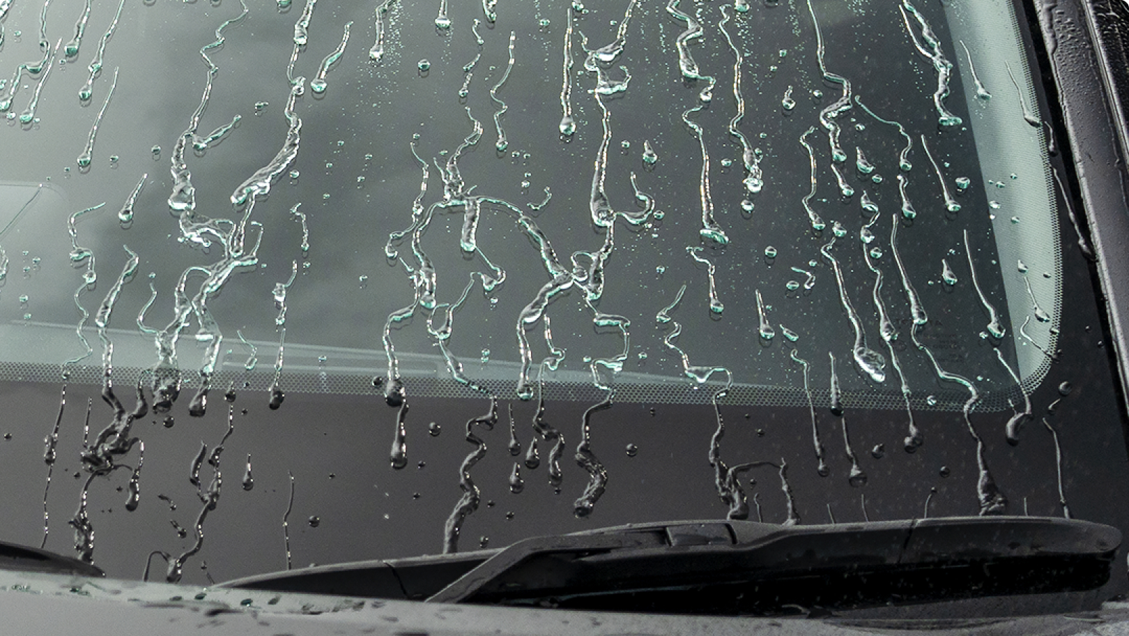 速ラク施工でも実現した本格塗り込みタイプ同等の高い撥水性能